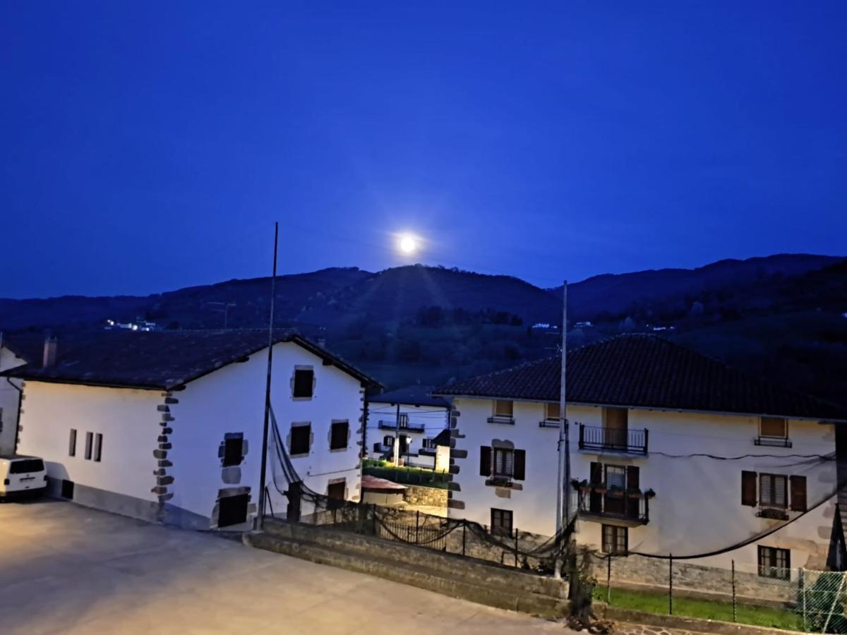 Posada De Oitz Oiz Exterior photo